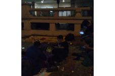 Diguncang Gempa, Penghuni...