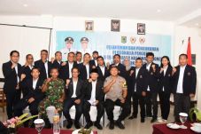 Bupati Hadiri Pelantikan...
