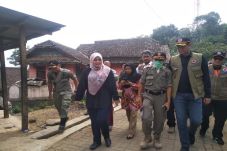 Bupati Pandeglang Terjunkan...