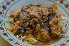 Mencicipi Taoge Goreng...