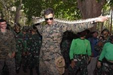 USMC Belajar Bertahan...