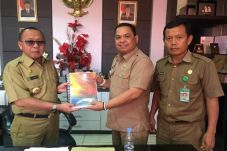 Bupati Pasangkayu Terima...