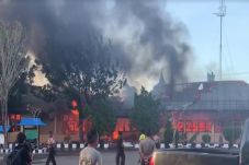 Markas Polda NTT Terbakar