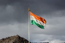 India Cabut Status Khusus...