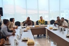 Dikunjungi Ketua DPR,...