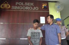 Tidak Diberi Uang untuk...