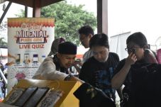 Kuismilioner Gelar Live...
