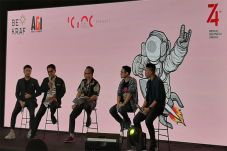 Sukses di Amerika, Developer...