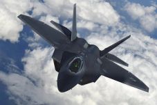 Jet Tempur Siluman F-22...