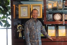 Mantan Menteri Tenaga...
