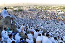 Wukuf di Arafah Adalah...