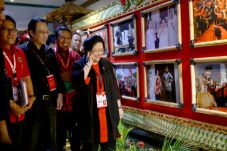 Kunjungi Pameran Foto,...
