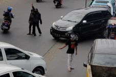 Meresahkan, Pak Ogah...