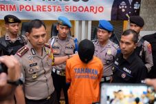 Lawan Petugas, Polisi...