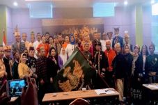43 Kerajaan Bentuk Majelis...