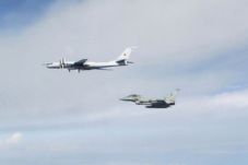 Didekati 2 Bomber Tu-95...