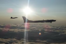 4 Jet Tempur AS Cegat...
