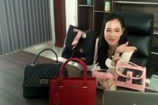 Hanny Zeng Hadirkan...