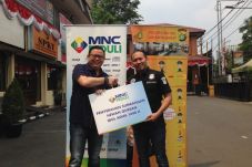 MNC Peduli Serahkan...