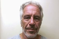 Epstein, Pebisnis AS...