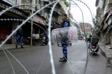 Kashmir Bergejolak,...