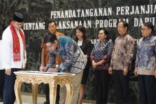 Rumah Zakat Salurkan...