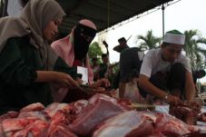 Warga Santap Kurban...