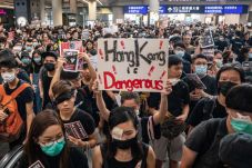 Bandara Hong Kong Batalkan...
