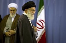 Serukan Khamenei Mengundurkan...