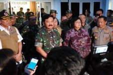 Kepala BNPB bersama...