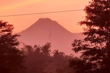 Status Waspada, Gunung...