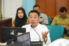Gubernur Jabar Dukung...