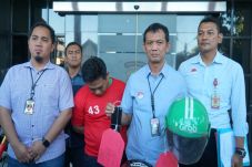 Paha Digerayangi Pengemudi,...