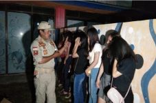 8 Wanita Pemandu Karaoke...