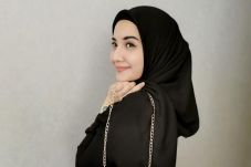 Tak Pandai Berdandan,...