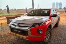 Pakai Solar Biasa, Mitsubishi...