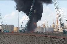 Pipa Kilang Minyak Pertamina...