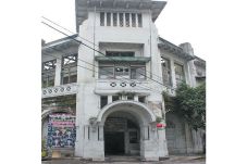 Supermarket Pertama...