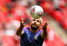 Sergio Aguero Penyerang...