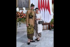Foto Bareng Iriana Kenakan...