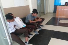 Asik Ngelem, 4 Siswa...