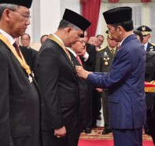 Wali Kota Jambi Dianugerahi...