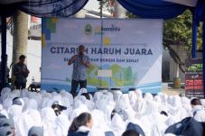 Diskominfo Jabar Sosialisasikan...
