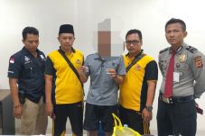 Seorang Pria Ditangkap...