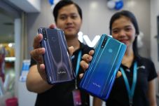 Ponsel vivo Z1 Pro Mulai...