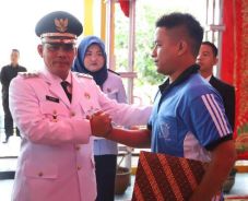 Wawako Solok Serahkan...