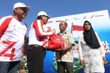 Ribuan Warga Tuban Meriahkan...