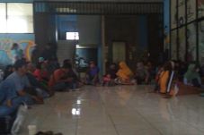 Tuntut Keadilan, Warga...