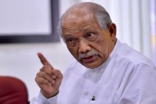 Eks Kepala Polisi Diraja...