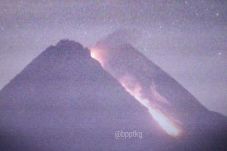 Gunung Merapi Terus...